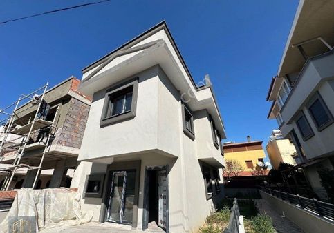 İzmir Seferihisar Doğanbey De Satılık 2+1 Villa Denize 650 Metre