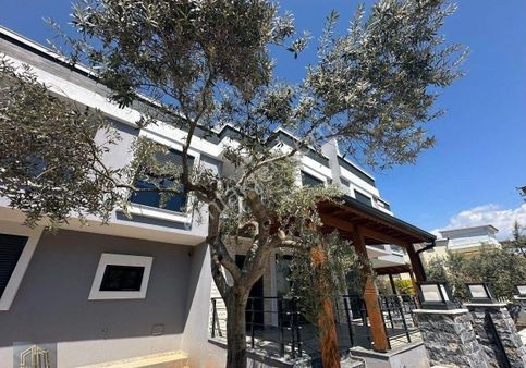 İzmir Seferihisar Doğanbey De Satılık 2+1 Yazlık Villa Denize 650 Metre Mesafede