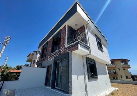 İzmir Seferihisar Doğanbey De Satılık Geniş Bahçeli 2+1 Yazlık Villa