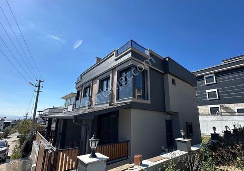 İzmir Seferihisar Doğanbey De Satılık Geniş Bahçeli 2+1 Yazlık Villa Deniz Manzaralı Full