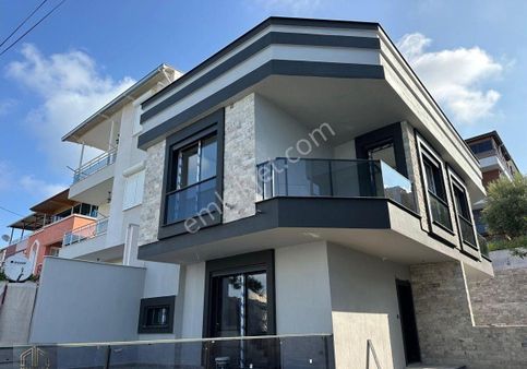 İzmir Seferihisar Ürkmez De Satılık 2+1bahçeli Yazlık Villa