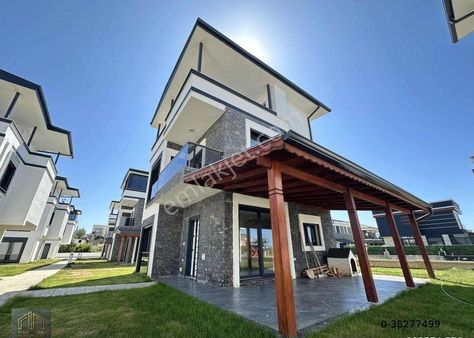 Seferihisar Doğanbey De Satılık Havuzlu Yazlık 3+1 Müstakil