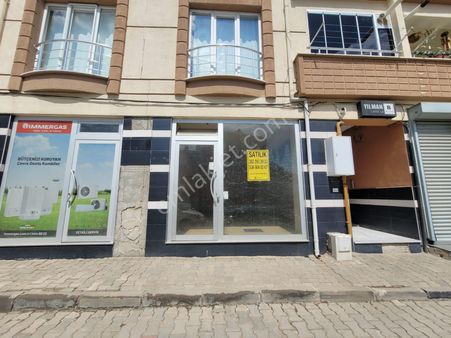 Delux'den Çiftlikönü Mah.'de İskanlı Yatırıma Uygun Dükkan