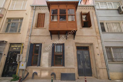 Karşıyaka'da Şehrin Merkezinde Müstakil Köşk Tarih Restorasyonlu