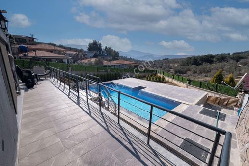 Kemalpaşa Damlacık Satılık 4+1 Havuzlu Müstakil Ev Merkeze 1km