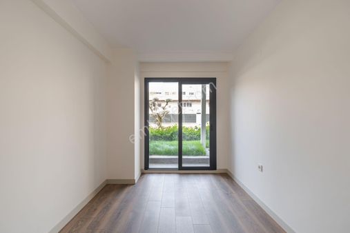 Bornova Pınarbaşı'nda Site İçerisinde Satılık 3+1 Havuzlu Daire Bahçe Dubleks