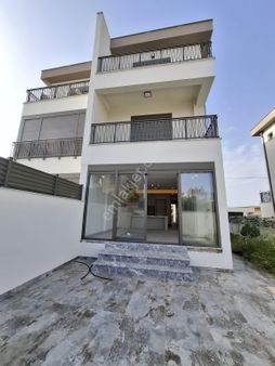 Evren Seki Mahallesi’nde 4 + 1 Villa Satılık