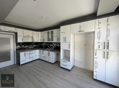 Me-ta Gayrimenkul'den İstiklal Mahallesi 3+1 Satılık Daire