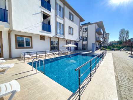 Kumbağ Havuzlu Sitede Denize Yakın Kiralık 2+1 Sıfır Daireler
