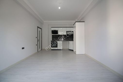 Altınkumda Dogalgazlı Asansörlü Geniş Balkonlu Ara Kat Sıfır 1+1 Daire