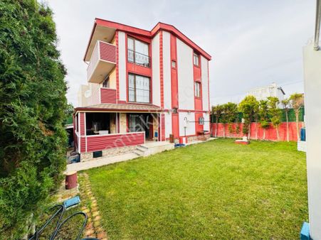 Ata Gayrimenkul,den Havuzlu 5+1 Geniş Manzaralı Lüks Villa