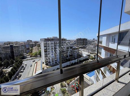 Hürriyet Mahallesinde Yüzme Havuzlu Sitede Lüks 3+1 Daire