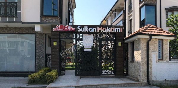 Sultan Makamı Sitesi'nde Satılık Ayrı Mutfaklı Çok Geniş 2+1