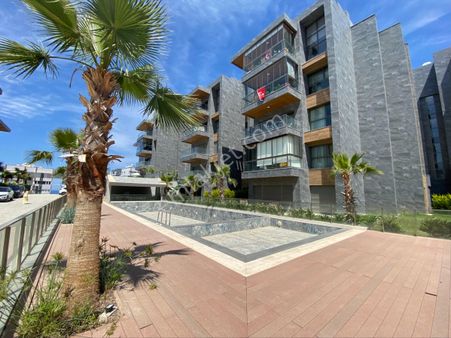 Kuşadası’nda Deniz Manzaralı Lüks Daire