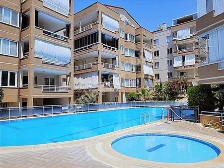 Kuşadası Ege Mahallesi Elit Havuzlu Güvenlikli Site 4+2 220m2 Ful Deniz Manzaralı Doğalgaz Dubleks