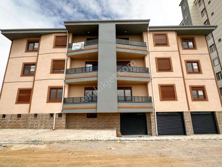 Sümer Mahallesinde 3+1 Zeminden Isıtma+müstakil Garajlı +kilerli