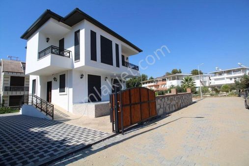 Mavişehir’de Plaja 400 Metre Mesafede, Sıfır Villa