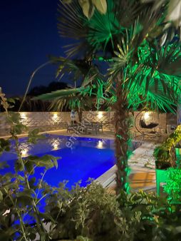 Arnavutköy Hacımaşlıda 5+2 Havuzlu Lüks Villa