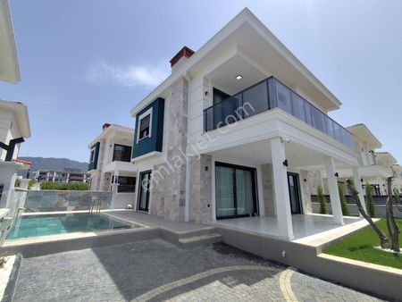 Kuşadası Davutlarda Özel Havuzlu Şömineli Müstakil Villa