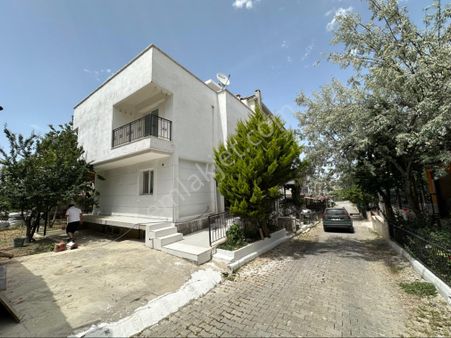 Kuşadası Soğucakta 3+1 Geniş Bahçeli Fırsat Villa