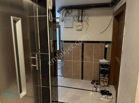 Saadetdere Metrobüs Durağına Yakın Yeni Binada Ferah Daire