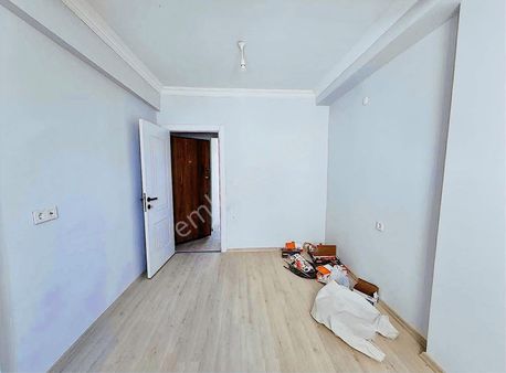 Yükselenden Bu Fiyaya Yok İzban Yakını 1+1 Ara Kat