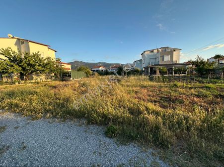 Kuşadası Davutlar Sahilinde Denize Yakın Villa Arsası