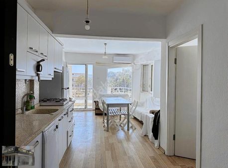 Altınkum Emlak'tan Sarımsaklı'da Plaja 100m 2+1 Yazlık