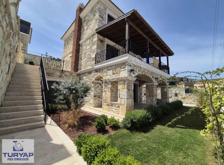 Turyap Foça'dan Emsalsiz Ultra Lüks Satılık Havuzlu Taş Villa