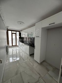 İstasyon’da Köşe Bina Da 7 Yaşında Daire