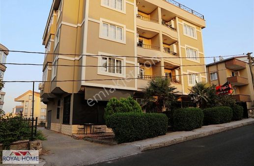 Metro İstasyonuna Yürüme Mesafesinde Kat Mülkiyetli Dükkan