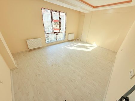 Üç Kardeşler'dn Ugurmmcu Mah Cadeye Yakın 120m² 3+1 2.kat Daire