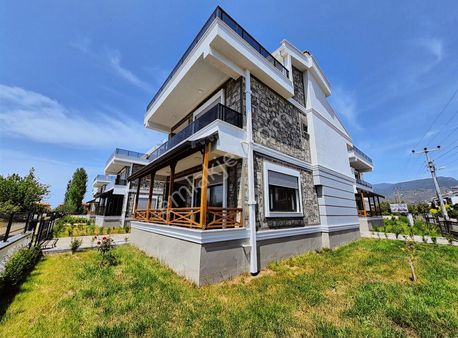 Arya*dan Altınoluk Fener Mevkiinde 5+1 Havuzlu Müstail Villa