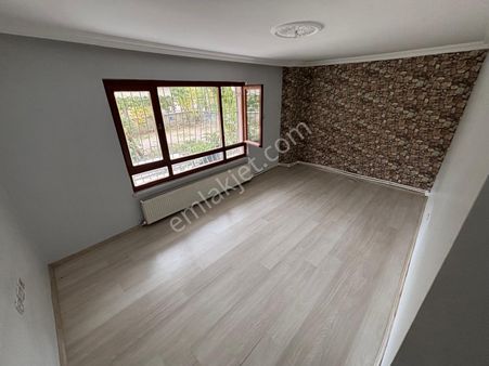 Tuna'dan Danışment Göbekte 3+1 Full Yapılı Bahçe Çıkışlı B.katı