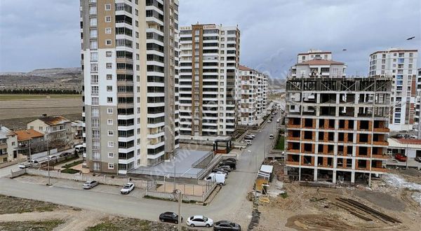 Yakamoz Gayrimenkulden Seyrantepede Satılık 3+1 Daire