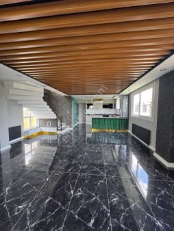 Yeniçiflikte Satılık Lüx Şato Tarzında Vila