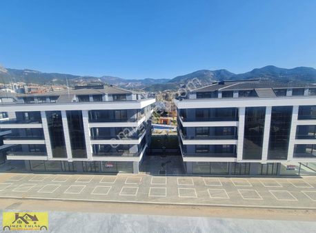 Alanya Oba Merkezde 5 Oda 1 Salon Ayrı Mutfaklı Sosyal Alanlı