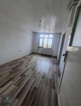 Acıl Ladık Otogar Yanında Satılık 1+1 Teras Kat