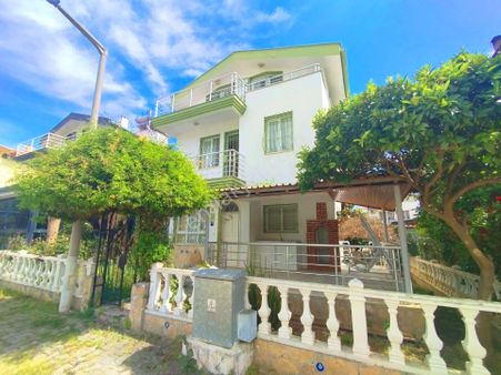 Tek Müstakil Sahile Yakın 4+1 Villa