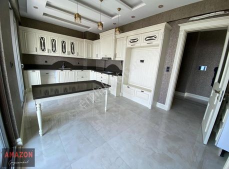 Amazon'dan Adliye Arkası 5+1 Yerden Isıtmalı Lüks Satılık Daire!