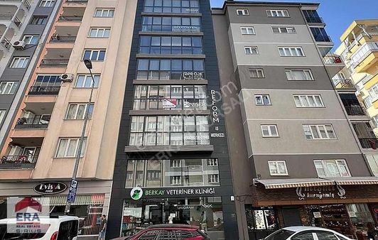 Lise Caddesi Reform İş Merkezi'nde Kiralık Lüks Ofis