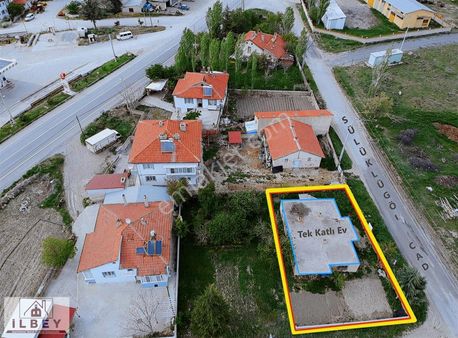 İlbey // Şuhut Fatih Camii Yanında 387 M² Arsa İçinde Natamam Ev