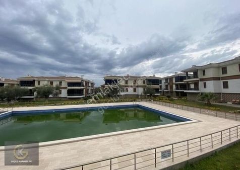 Güçlü Kardeşlerden Havuzlu Site İçerisinde 2+1 Ayrı Mutfak Daire