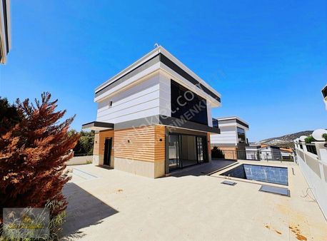 Akbük'de Merkeze Yakın Site İçersinde Tam Müstakil Havuzlu Villa