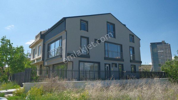 İleri Natamam,kat Mülkiyetli (iskanlı)320 M²,8+1,satılık Villa