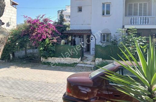 Kuşadası Yavansu Mevkiinde 235m2 Bahçe İçerisinde Denize 250 Mt Mesafede 3+1 Villa