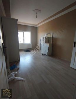 Hadımköy Site İçinde Satılık 3+1 Ara Kat Daire