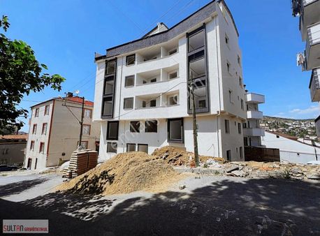 Sultan Gayrimenkul'den Merkezi Konumda 2+1 Ara Kat Daire