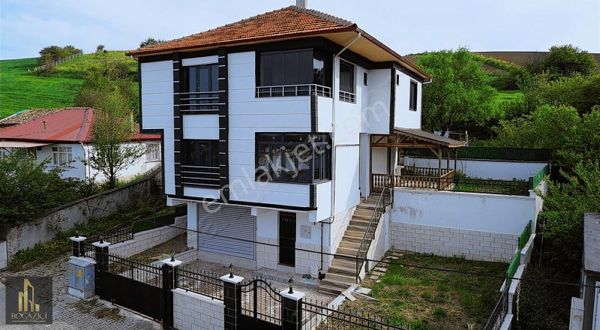 //boğaziçi Emlak//mükemmel Konumda Müstakil 3 Katlı Villa//
