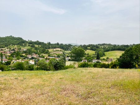 Köyün Hemen Yanında Yolu Olan Tarla